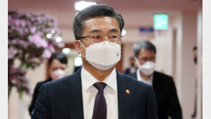 檢 서욱·김홍희 구속영장 청구에…與 “사필귀정” 野 “도 넘어”