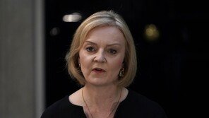 위기의 트러스 “감세정책 성급했다…사과하겠으나 사임은 안해”