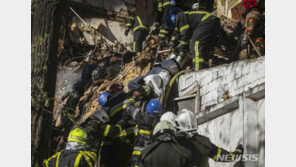 젤렌스키 “1주간 러시아 공격으로 우크라 전력망 30% 파괴”