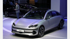 ‘아이오닉6·벤츠 EQE’ 줄 잇는 전기차 세단 출격…SUV급 가격은 ‘부담’