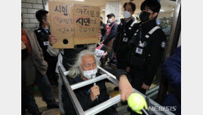 전장연, 지하철 탑승 시위에 출근길 2호선 1시간8분 지연