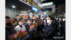 檢 “김용 압수수색 적법한 공무집행…물리적 저지 중단돼야”