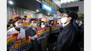 檢 “민주연구원 압수수색은 적법…물리적 저지 중단해야”