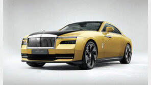 롤스로이스 첫 전기차 ‘스펙터’ 공개, 저항낮춘 유선형 디자인… 내년 생산 