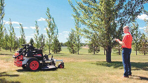 두산밥캣, 美 박람회서 자율주행 잔디깎이 선봬 