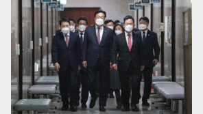 與 “檢 압색 막는 민주, 법치주의 부정…구린 게 많다는 인상줘”