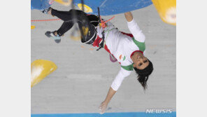‘히잡 미착용’ 이란 클라이밍 선수 레카비 “실수로 히잡 떨어졌다” 해명