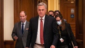 “우크라에 백지수표 안쓴다” 매카시 발언에…우크라 “충격적”