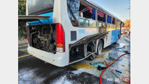 제주 출근길 달리던 버스서 화재…승객 20명 전원 대피