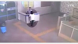 ‘경찰에 황산 테러’ 40대 여성, 출소뒤 또 “황산 뿌리겠다” 협박해 실형