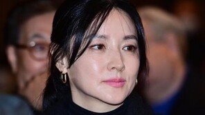 ‘아름다운 예술인상’ 빛낸 이영애…남편 정호영과 다정한 모습