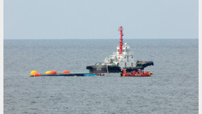 제주 해상서 전복된 ‘만진호’ 예인 시작…사고 원인 밝혀질까