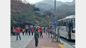 오색으로 물든 설악산 단풍객 몰려…이번 주말 절정 예상