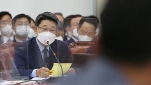 ‘납품 비리 의혹’ 이흥교 소방청장 직위해제…임명 10개월만