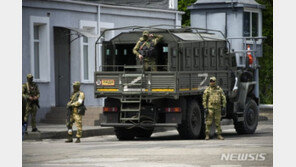 러시아, 헤르손 주민 ‘긴급 대피령’… 후퇴설 증폭