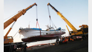 마라도 해상 전복 어선 인양 후 최종 수색에도 실종자 미발견