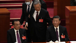 후진타오 끌려나갔나…‘시진핑 대관식’서 돌연 퇴장, 왜?