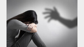 [단독]여고생 강제로 마사지 한 종교인, 10년 만에 실형 선고받고 법정구속