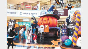 호박 조명-몬스터 디저트… 유통가는 지금 핼러윈과 눈맞춤 