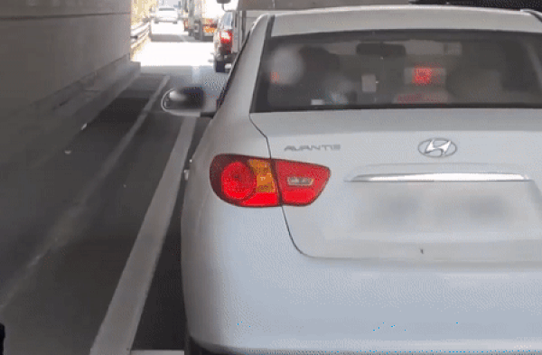 담배꽁초 버리는 앞차 촬영해 신고했더니 내게 과태료…왜?