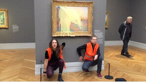 기후활동가들, 이번엔 모네 작품에 으깬 감자 투척 시위