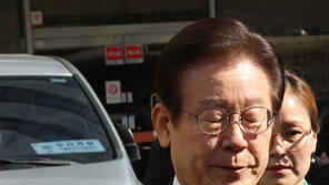 당사 찾아 울먹인 이재명 “정당사 없던 참혹한 일”