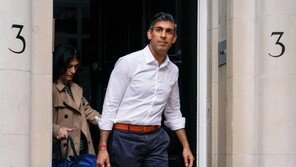 영국 새 총리에 42세 수낵 확정…‘최연소-첫 非백인’