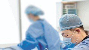 화장실 다녀와도 찝찝… 간단한 시술로 ‘전립샘비대증’ 걱정 덜어내세요