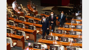 이재명 “맞서 싸울 수밖에” vs 성일종 “눈물 연기 배우해야”