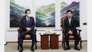 野 빠진 사전환담…尹 “여야 힘 합쳐 위기 극복하면 새로운 기회 될 것”