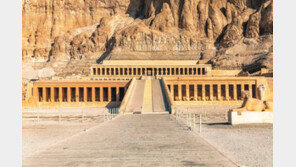 투탕카멘의 위대한 유산을 찾아… 이집트의 금빛 모래를 밟다