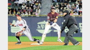 키움, 이용규 넣어 플럿코 흔들기… 한점차 승리로 승부 원점