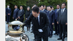 尹, 박정희 43주기 하루 앞 묘소 참배