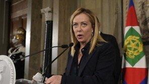 伊 극우 총리 멜로니 “푸틴 에너지 협박에 굴복 안 해”