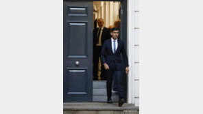 “‘작은 정부 대처주의’ 사로잡힌 수낵, 영국 못구한다”