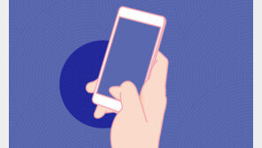 온종일 전자기기 사용에 가까운 글씨도 ‘침침’…눈 건강 지키려면