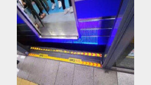 폰보다 아차…지하철역 발빠짐 2030이 절반 넘어