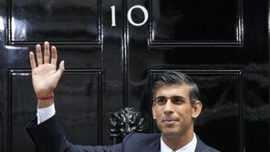 공개된 英 수낵 주요 내각 면면…“낯익은 얼굴들로 가득”