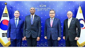 박진, 전 주한미군사령관 접견… “北위협에 한미 방위태세 중요”