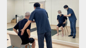 “노년기 근력 향상 도와드려요”… 거동 불편한 어르신 직접 찾아 운동처방