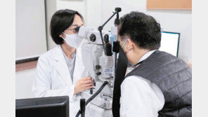 스마트폰 사용 30분마다 멈추고 틈틈이 눈 마사지를 