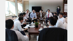 “두번 기회는 없다” …尹, 참모들과 비상경제회의 ‘80분 생중계’