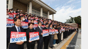 정진석 “대장동 돈이 이재명 측근에 가…석고대죄해야”