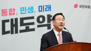 주호영 “한동훈 술자리 의혹, 팩트 갖고 얘기하라”