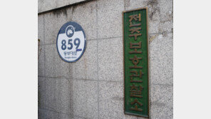 “문 열린 벤츠 훔쳐 무면허 운전”…보호관찰 10대 적발