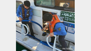 울진 앞바다서 낚시어선 침수…7명 전원 구조