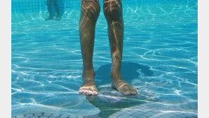 목욕탕서 6세 남아 비명…잠수해 중요부위 만진 60대 처벌