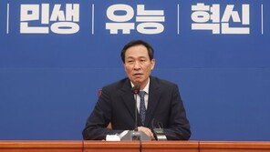 민주당 “농담이나 찍찍…비상경제회의, 어디가 비상이냐”