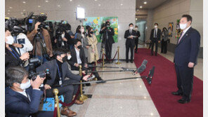 尹, 술자리 의혹에 “저급한 가짜뉴스 선동” 