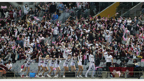 불 붙은 가을야구 열기…1,2,3차전 이어 4차전도 매진